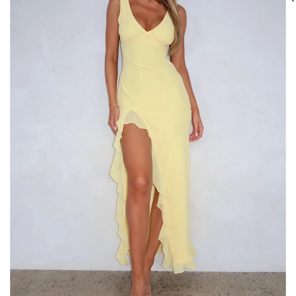 Elegant Yellow Sleeveless Dress